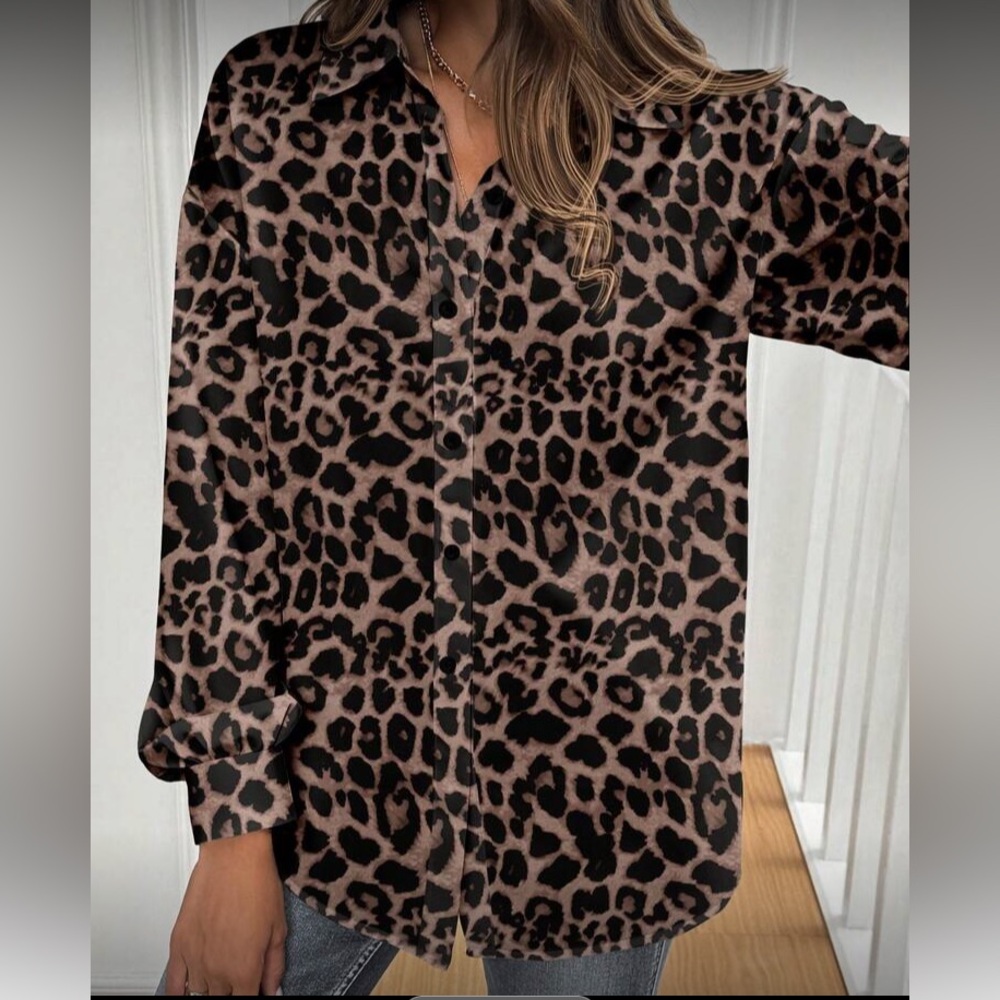 Leopard Print Button-Up Blouse - Picture 6 of 6